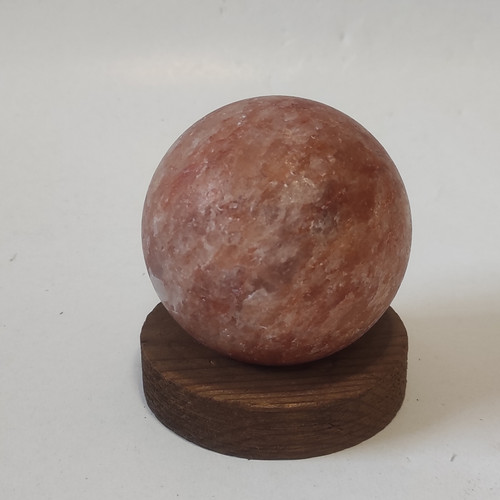 گوی سنگ نمک قطر ۷ با پایه چوبی