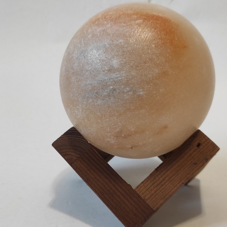 گوی سنگ نمک قطر 10 با پایه چوبی