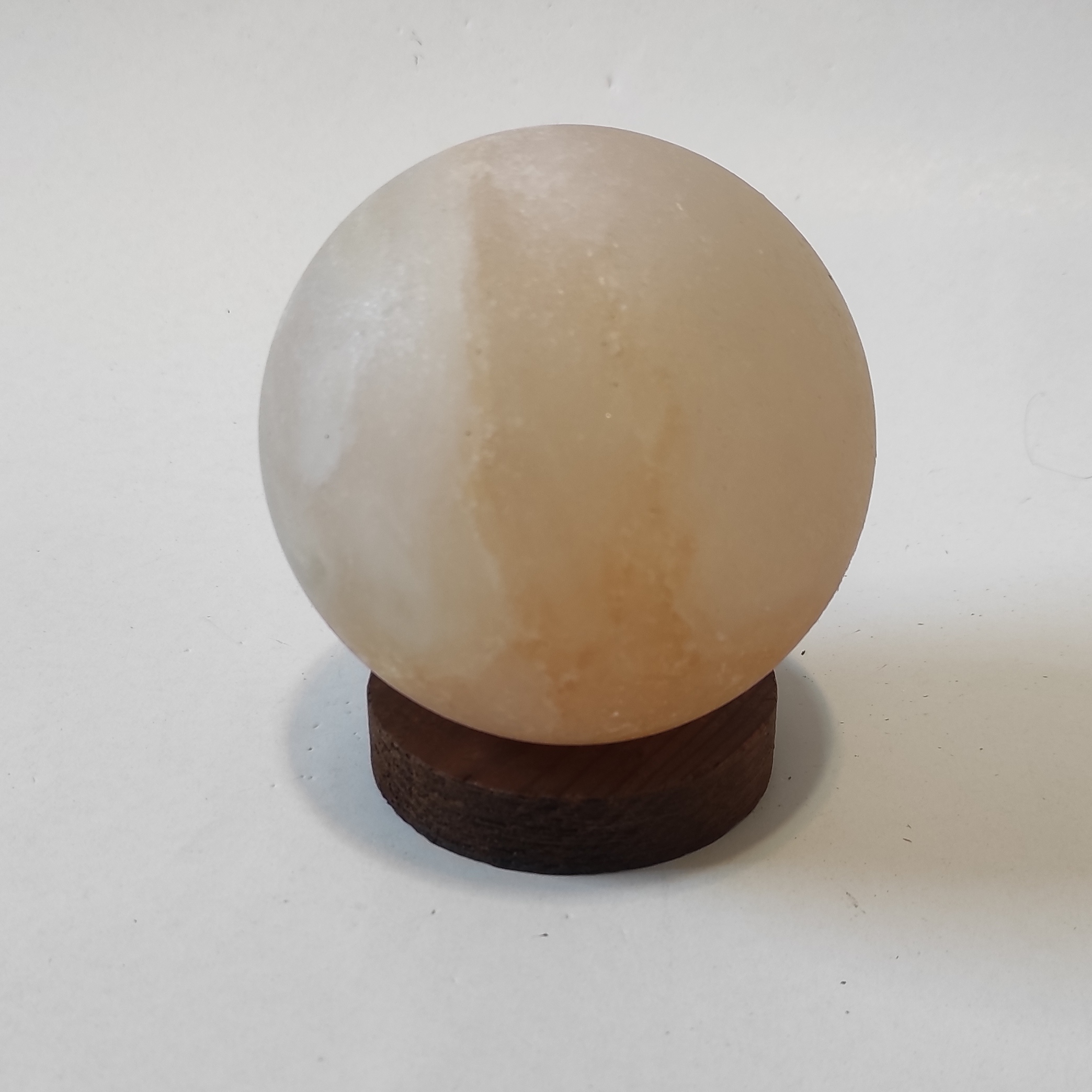 گوی سنگ نمک قطر 10 با پایه چوبی