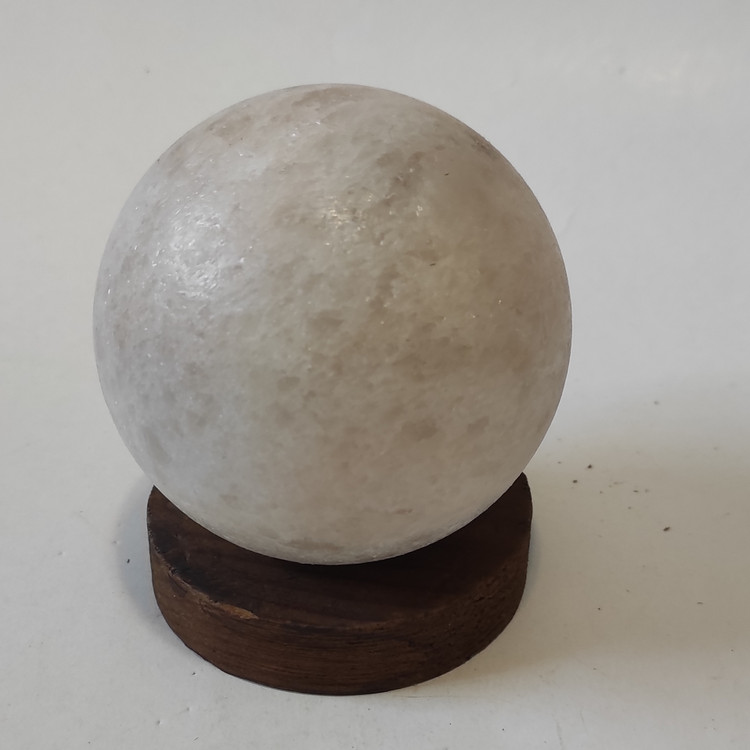 گوی سنگ نمک قطر 8 با پایه چوبی