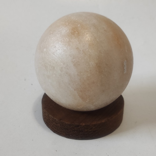 گوی سنگ نمک قطر 8 با پایه چوبی