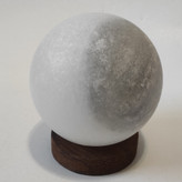 گوی سنگ نمک قطر 10 با پایه چوبی