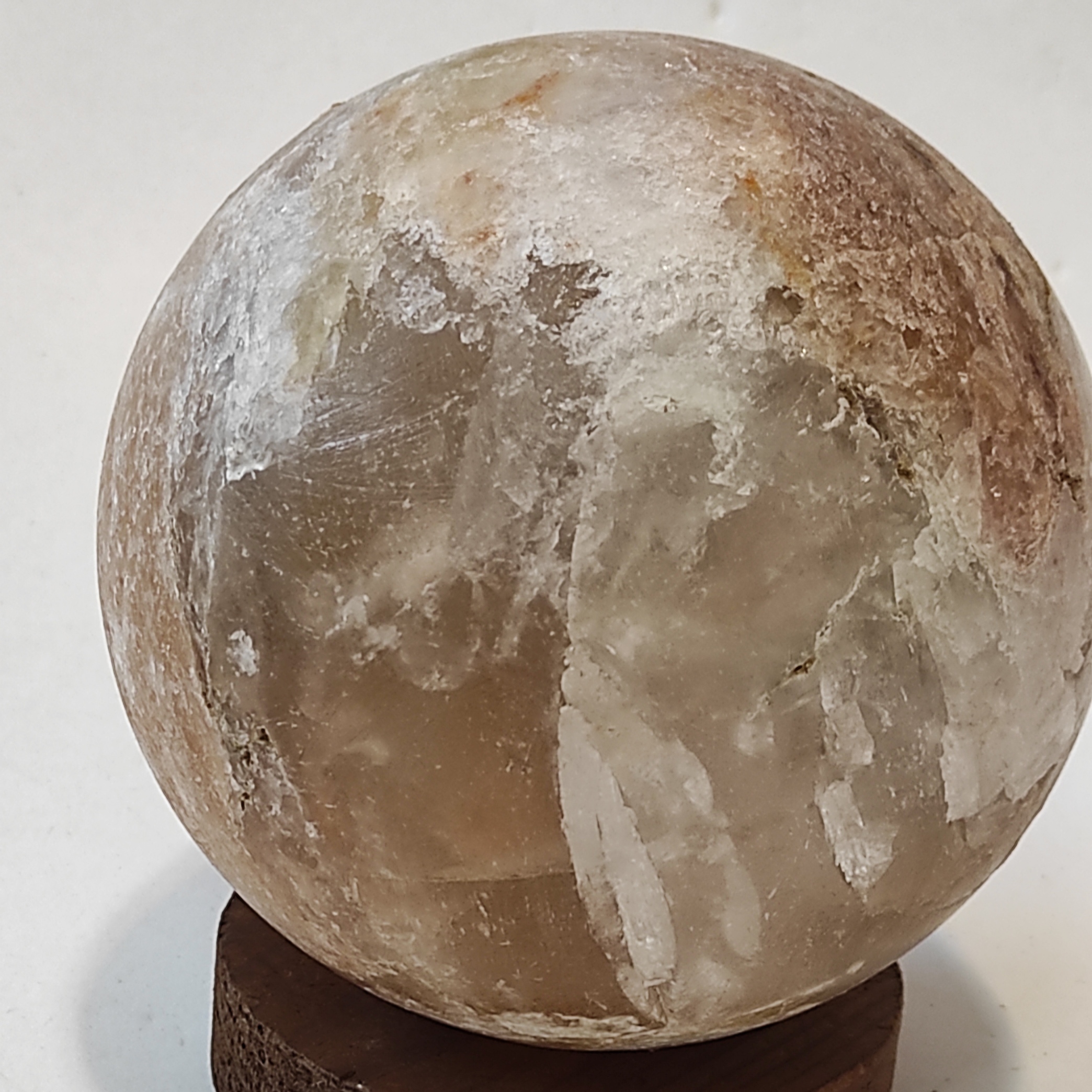 گوی سنگ نمک قطر 10 با پایه چوبی