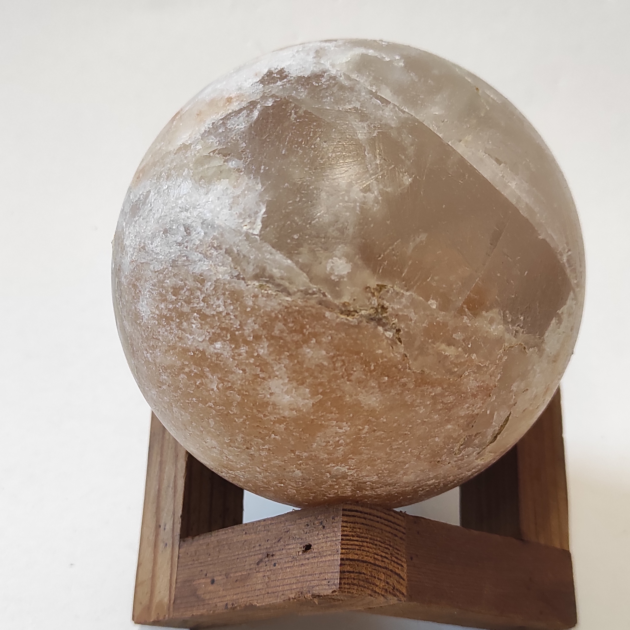 گوی سنگ نمک قطر 10 با پایه چوبی
