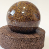 گوی سنگ عقیق به همراه پایه چوبی