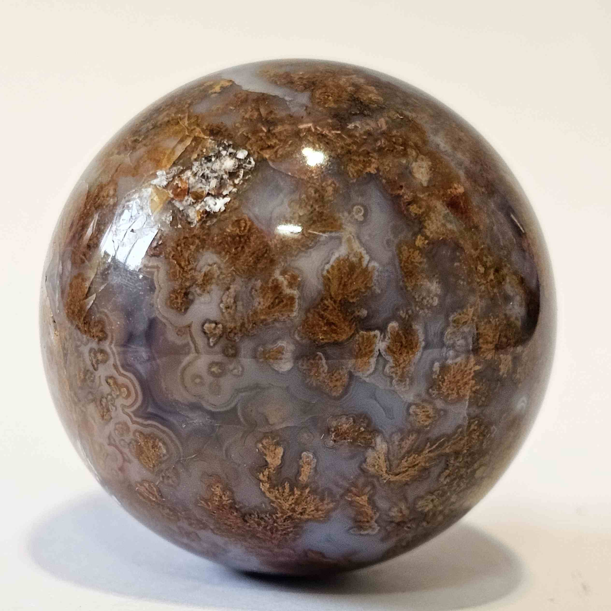 گوی سنگ عقیق به همراه پایه چوبی