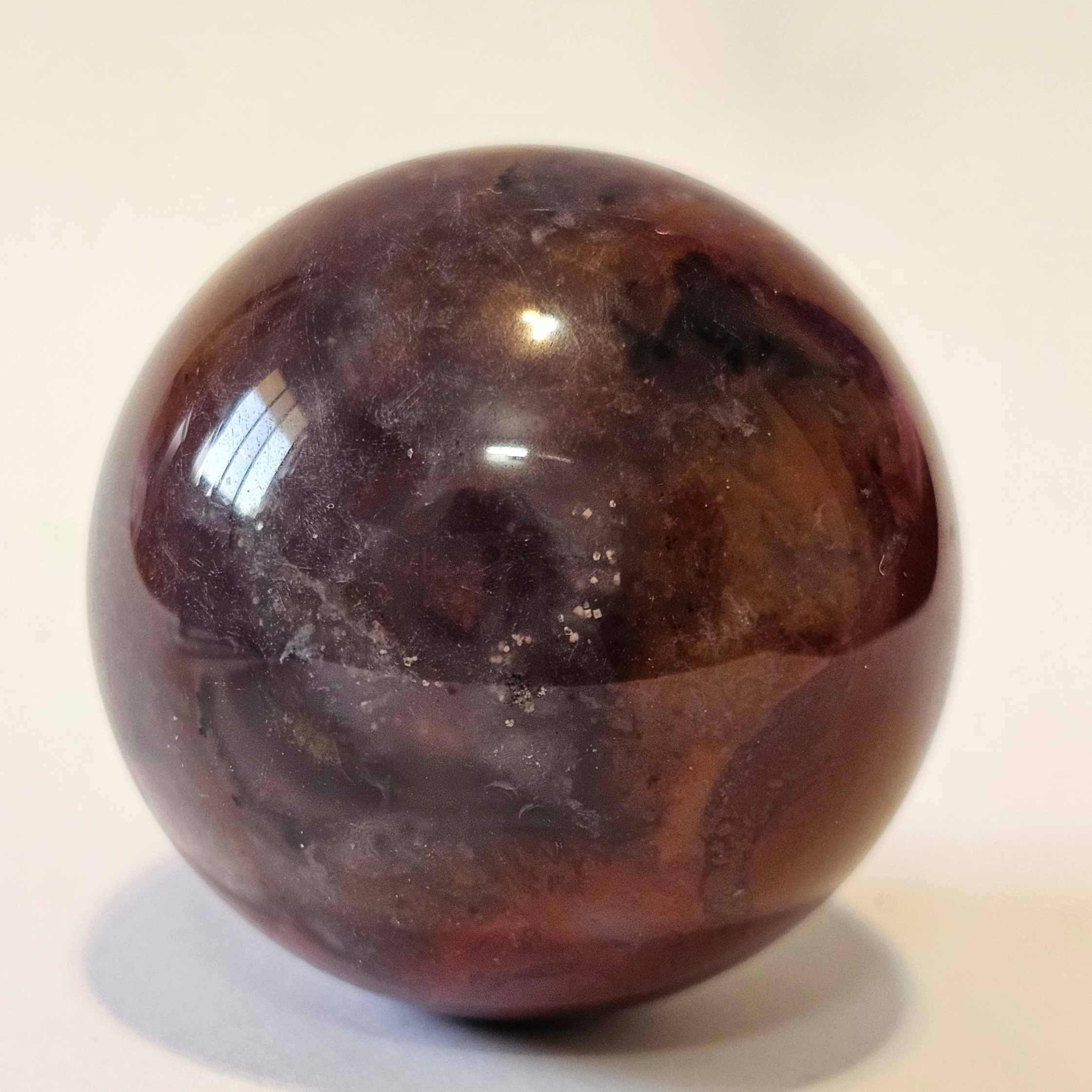 گوی سنگ عقیق به همراه پایه چوبی