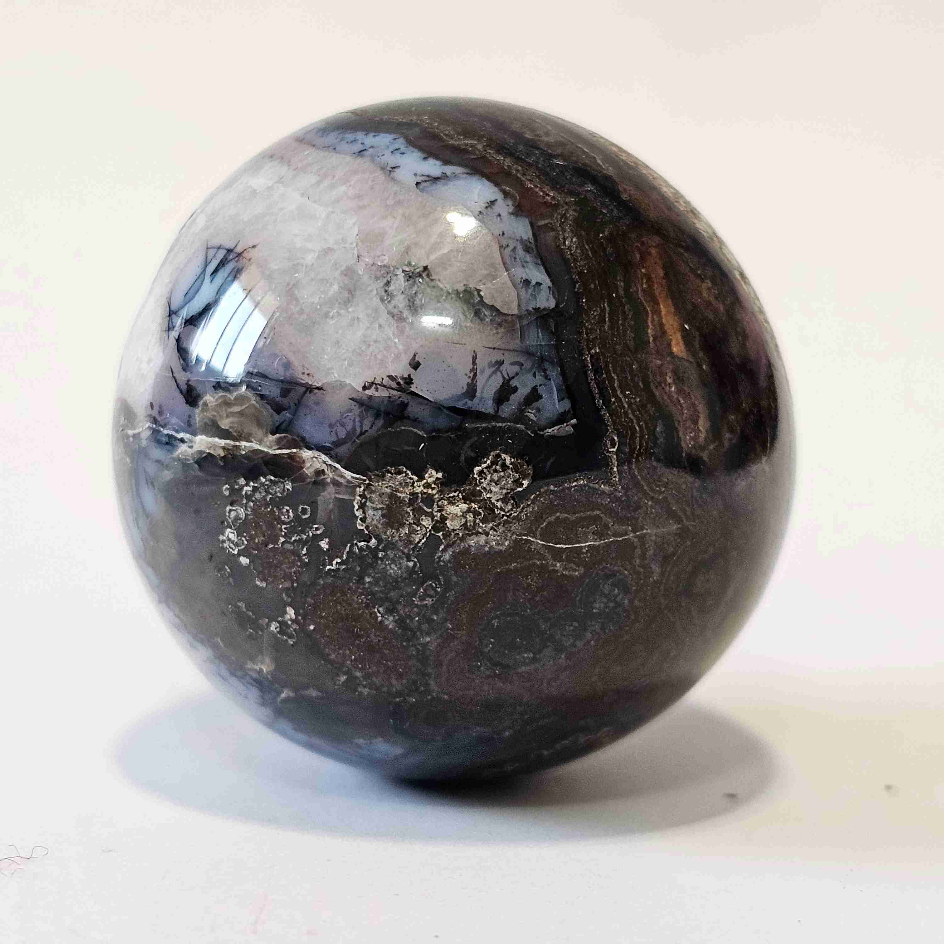 گوی سنگ عقیق به همراه پایه چوبی