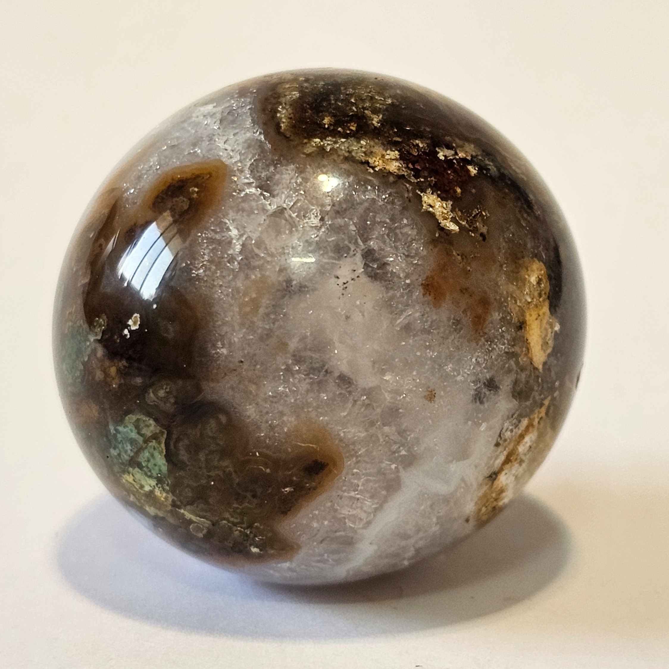 گوی سنگ عقیق به همراه پایه چوبی