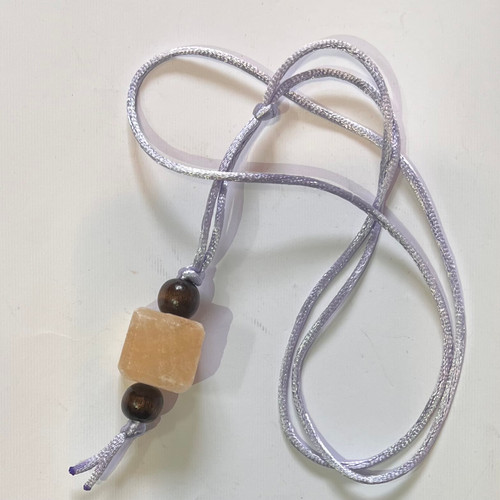 آویز سنگ نمک مکعب